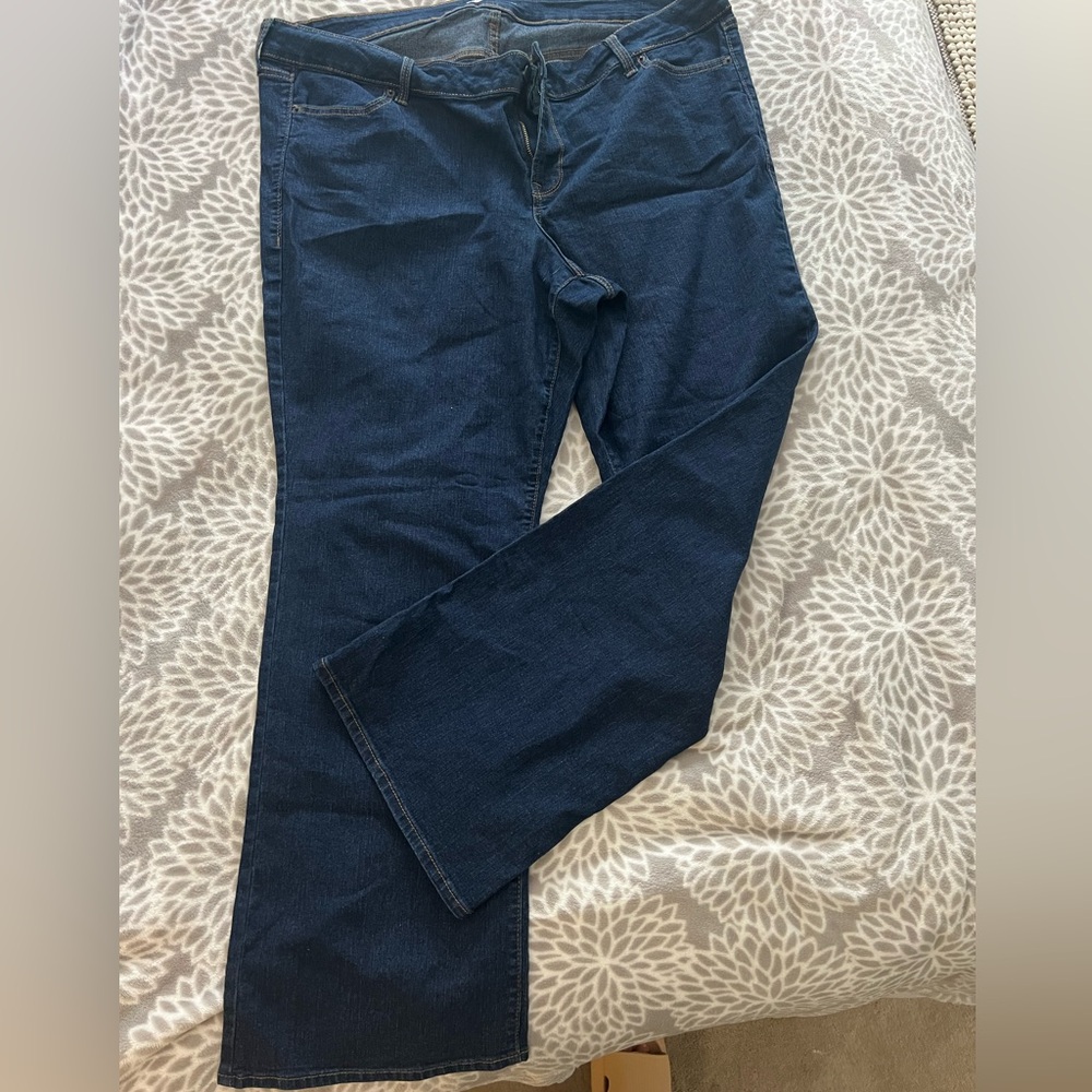 Old Navy boot cut jeans. Dark wash. Like new condition